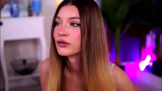 Image 10 of evawarenn Stream on Chaturbate on 11 days ago