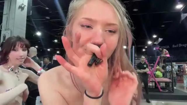 Image 2 of eve003300 Stream on Chaturbate on 26 days ago
