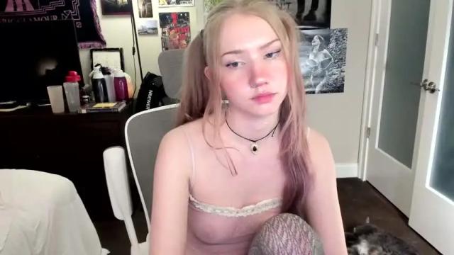 Image 3 of eve003300 Stream on Chaturbate on 1 month ago