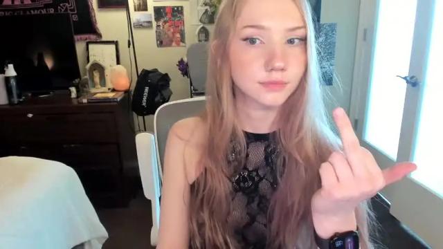 Image 2 of eve003300 Stream on Chaturbate on 1 month ago