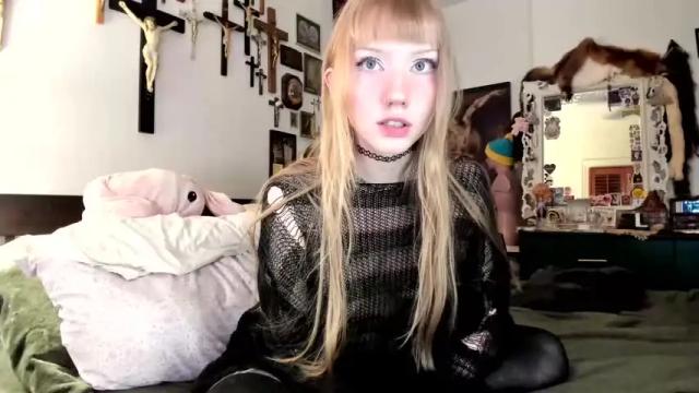 Image 3 of eve003300 Stream on Chaturbate on 29 days ago