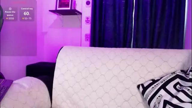 Image 2 of evee_e Stream on Chaturbate on 2 months ago