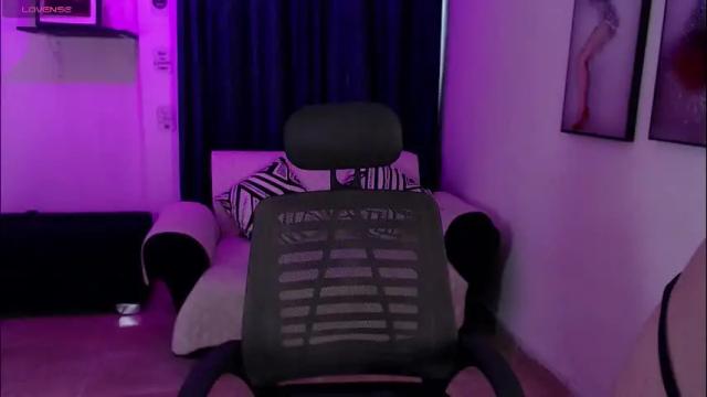 Image 2 of evee_e Stream on Chaturbate on 1 month ago