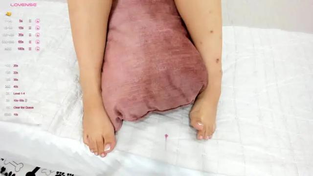 Image 10 of evelin_ortiz Stream on Chaturbate on 14 months ago