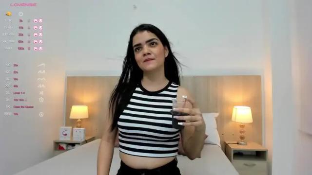 Image 2 of evelin_ortiz Stream on Chaturbate on 13 months ago