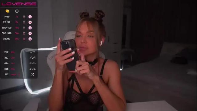 Image 4 of evelina_fox Stream on Chaturbate on 29 days ago