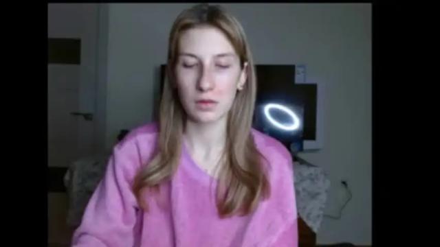 Image 8 of evelyn_21_m Stream on Chaturbate on 15 months ago
