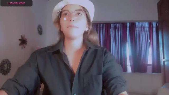 Image 2 of evelyn_2511 Stream on Chaturbate on 13 months ago