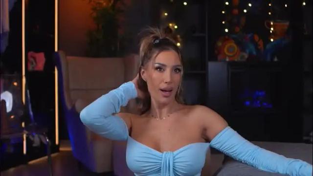 Image 2 of evelyn_evyy Stream on Chaturbate on 1 month ago