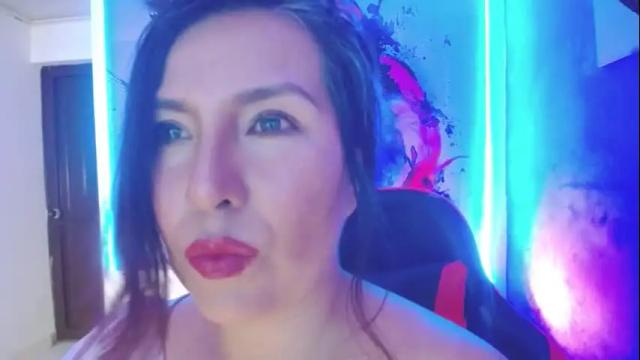 Image 4 of evelyn_mature19 Stream on Chaturbate on 14 days ago