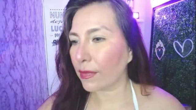 Image 3 of evelyn_mature19 Stream on Chaturbate on 11 days ago