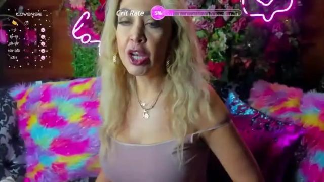 Image 12 of evelynagrey Stream on Chaturbate on 13 months ago