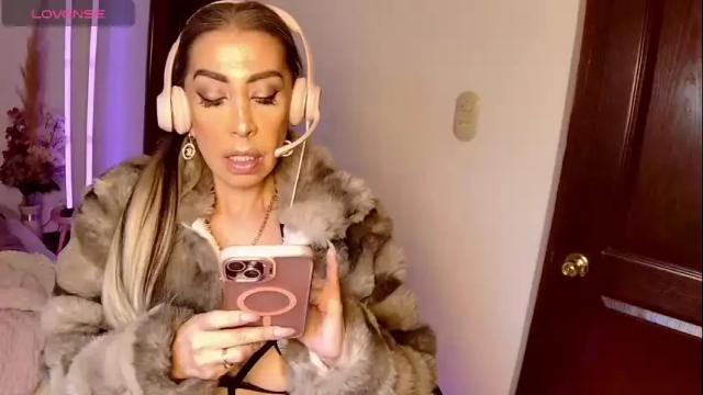 Image 10 of evelynagrey Stream on Chaturbate on 1 month ago