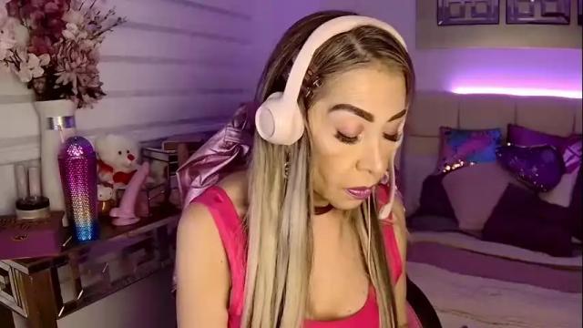 Image 10 of evelynagrey Stream on Chaturbate on 1 month ago