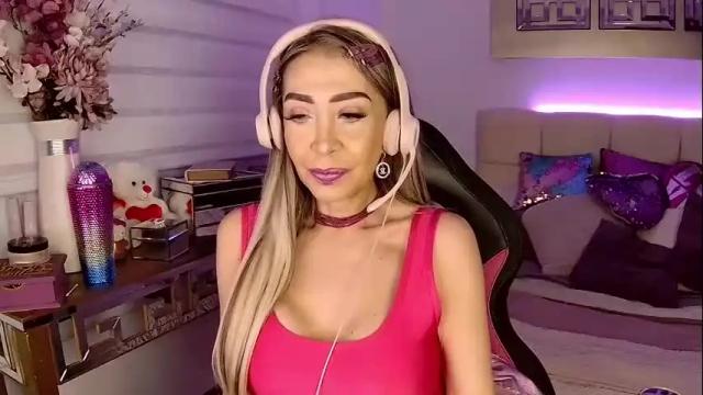 Image 7 of evelynagrey Stream on Chaturbate on 1 month ago
