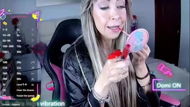 Image 3 of evelynagrey Stream on Chaturbate on 22 days ago