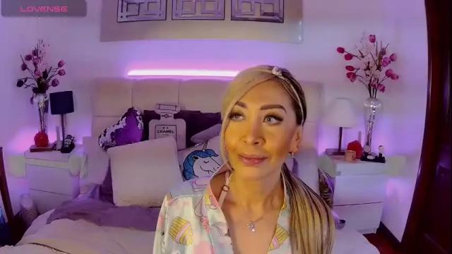Image 10 of evelynagrey Stream on Chaturbate on 18 days ago