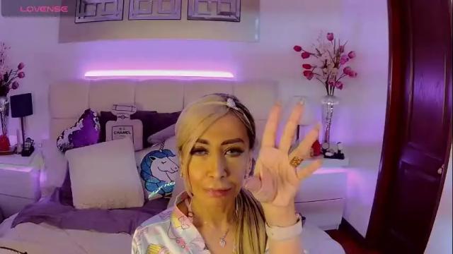 Image 12 of evelynagrey Stream on Chaturbate on 18 days ago