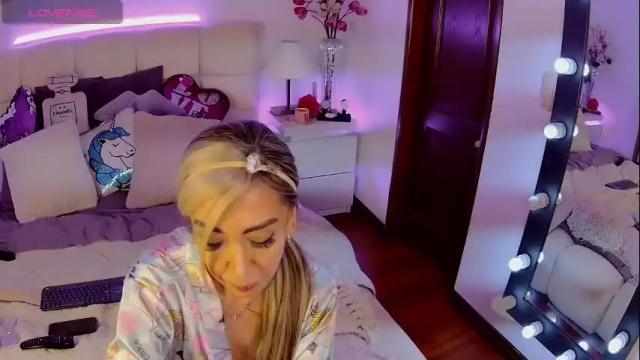 Image 6 of evelynagrey Stream on Chaturbate on 18 days ago