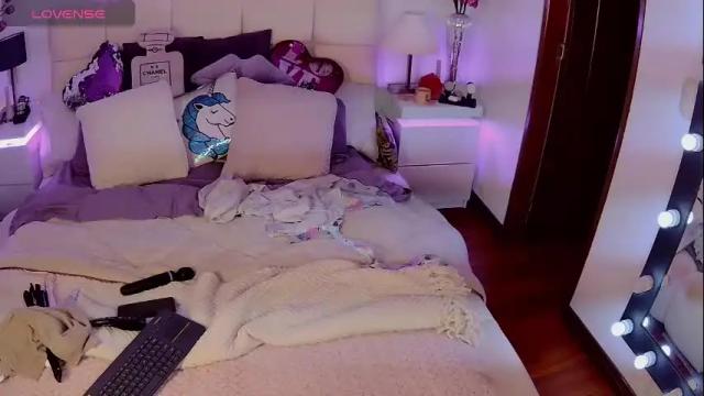 Image 8 of evelynagrey Stream on Chaturbate on 18 days ago