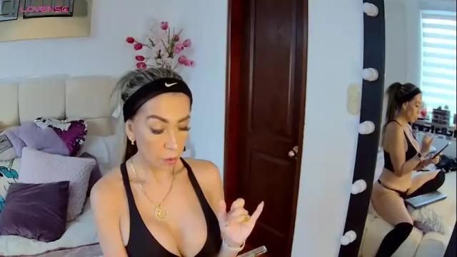 Image 12 of evelynagrey Stream on Chaturbate on 17 days ago