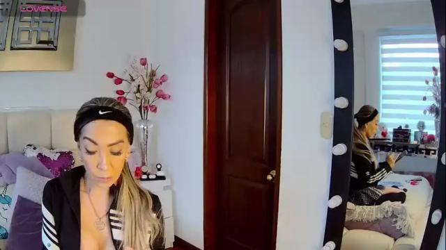 Image 7 of evelynagrey Stream on Chaturbate on 17 days ago