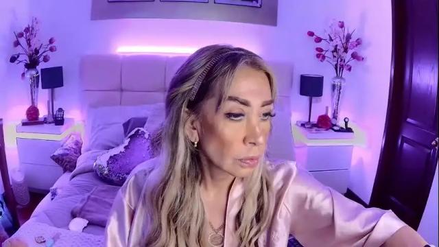 Image 11 of evelynagrey Stream on Chaturbate on 13 days ago