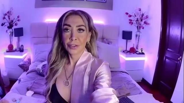 Image 12 of evelynagrey Stream on Chaturbate on 13 days ago