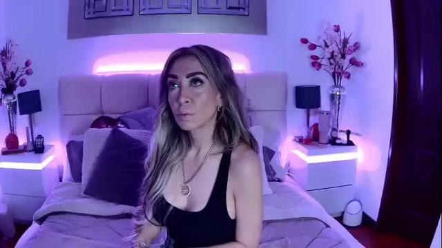 Image 2 of evelynagrey Stream on Chaturbate on 12 days ago