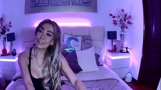 Image 4 of evelynagrey Stream on Chaturbate on 12 days ago