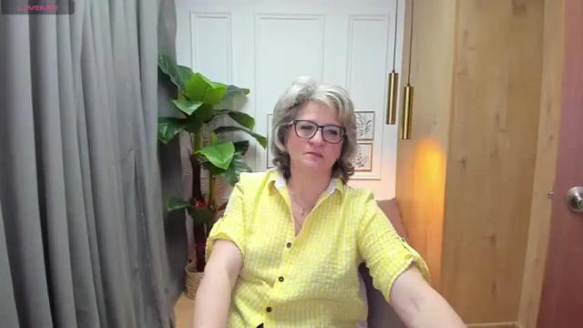 Image 11 of evelynblissful Stream on Chaturbate on 15 months ago