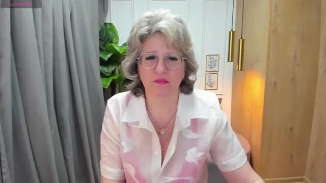 Image 4 of evelynblissful Stream on Chaturbate on 15 months ago
