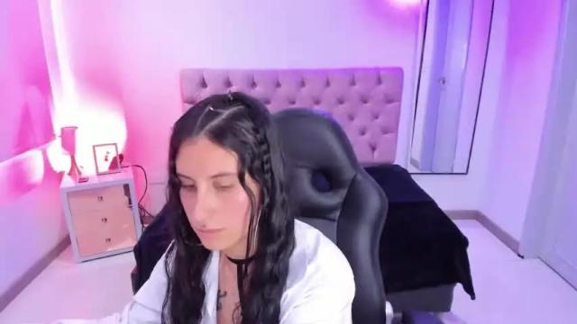 Image 3 of evelyndiaz_ Stream on Chaturbate on 17 months ago