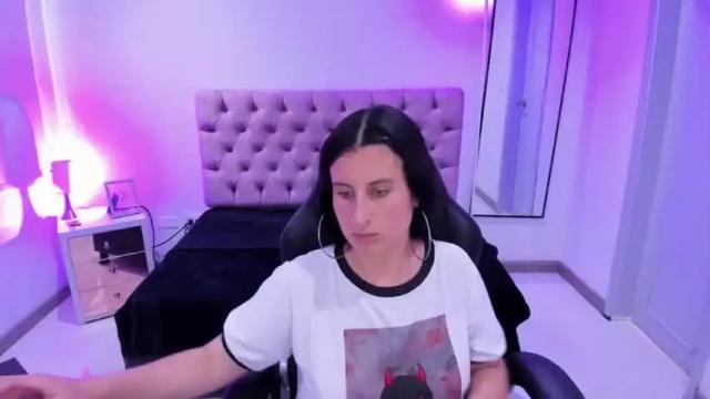 Image 2 of evelyndiaz_ Stream on Chaturbate on 17 months ago