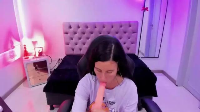 Image 3 of evelyndiaz_ Stream on Chaturbate on 17 months ago