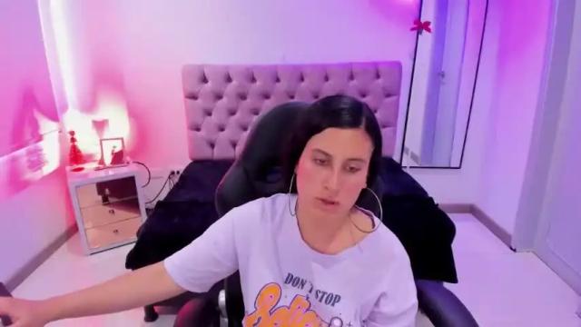 Image 4 of evelyndiaz_ Stream on Chaturbate on 17 months ago