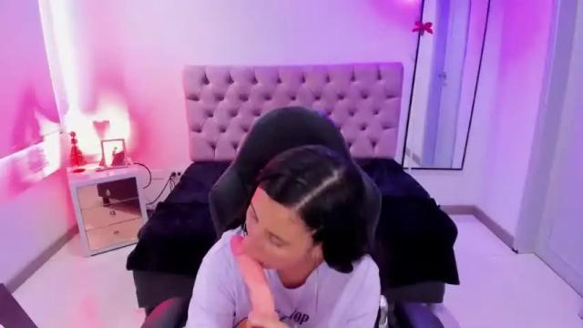 Image 8 of evelyndiaz_ Stream on Chaturbate on 17 months ago