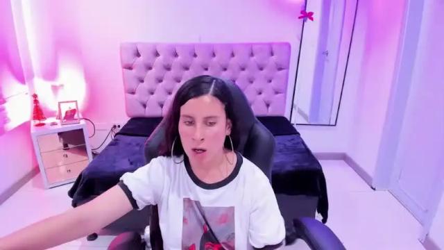 Image 3 of evelyndiaz_ Stream on Chaturbate on 17 months ago