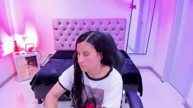Image 4 of evelyndiaz_ Stream on Chaturbate on 17 months ago