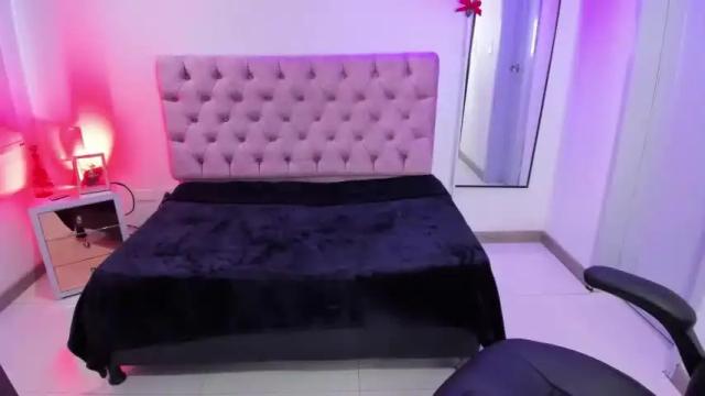 Image 8 of evelyndiaz_ Stream on Chaturbate on 16 months ago