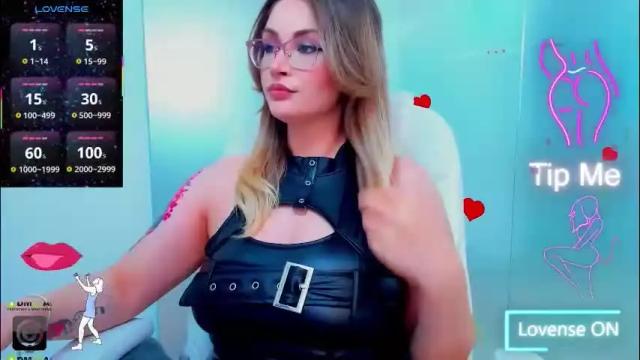 Image 4 of evelyne_rose Stream on Chaturbate on 1 month ago