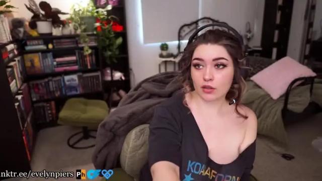 Thumbnail 2, evelynpiers's Stream at Chaturbate, 13 months ago