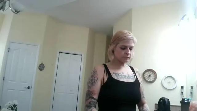 Image 3 of everleighlux Stream on Chaturbate on 6 months ago
