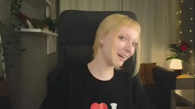 Image 2 of eves_eyes Stream on Chaturbate on 17 days ago