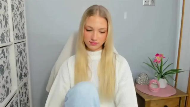 Image 12 of evettegold Stream on Chaturbate on 13 months ago