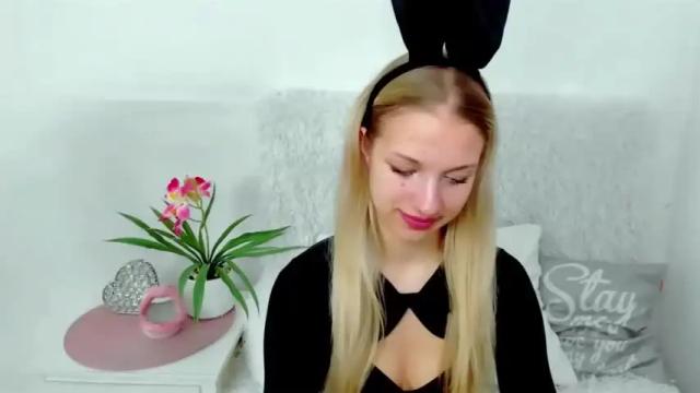 Image 3 of evettegold Stream on Chaturbate on 13 months ago