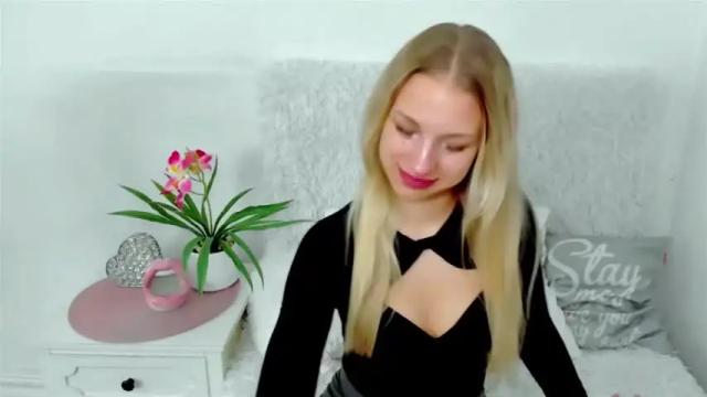 Image 8 of evettegold Stream on Chaturbate on 13 months ago