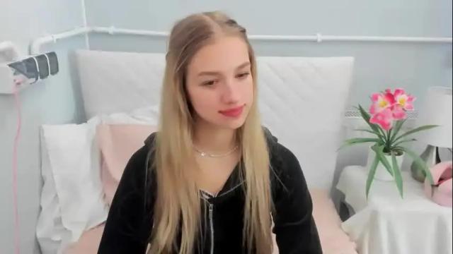 Image 11 of evettegold Stream on Chaturbate on 20 days ago