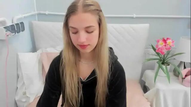 Image 7 of evettegold Stream on Chaturbate on 20 days ago