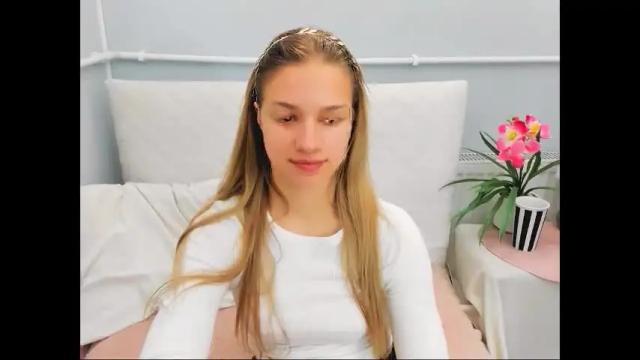 Image 10 of evettegold Stream on Chaturbate on 19 days ago